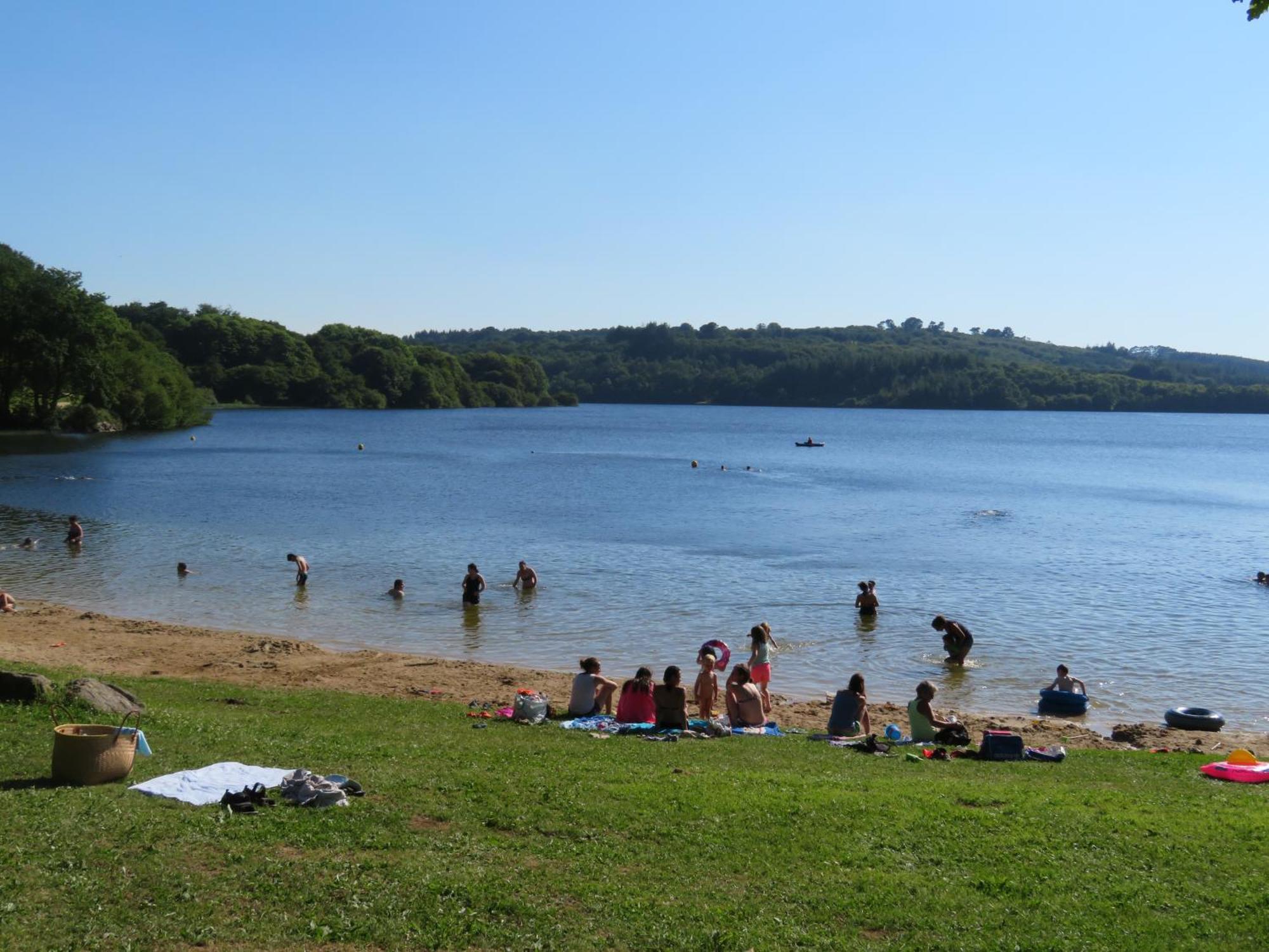 Camping Au Lac Du Drennec Glamping Tent Commana Exterior photo