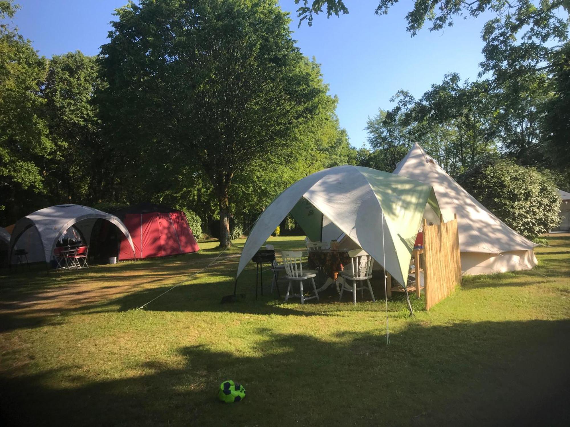 Camping Au Lac Du Drennec Glamping Tent Commana Exterior photo